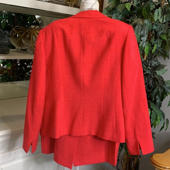 GUC Evan-Picone 2 Pc Coral Suit, 14 - Picture 2 of 16